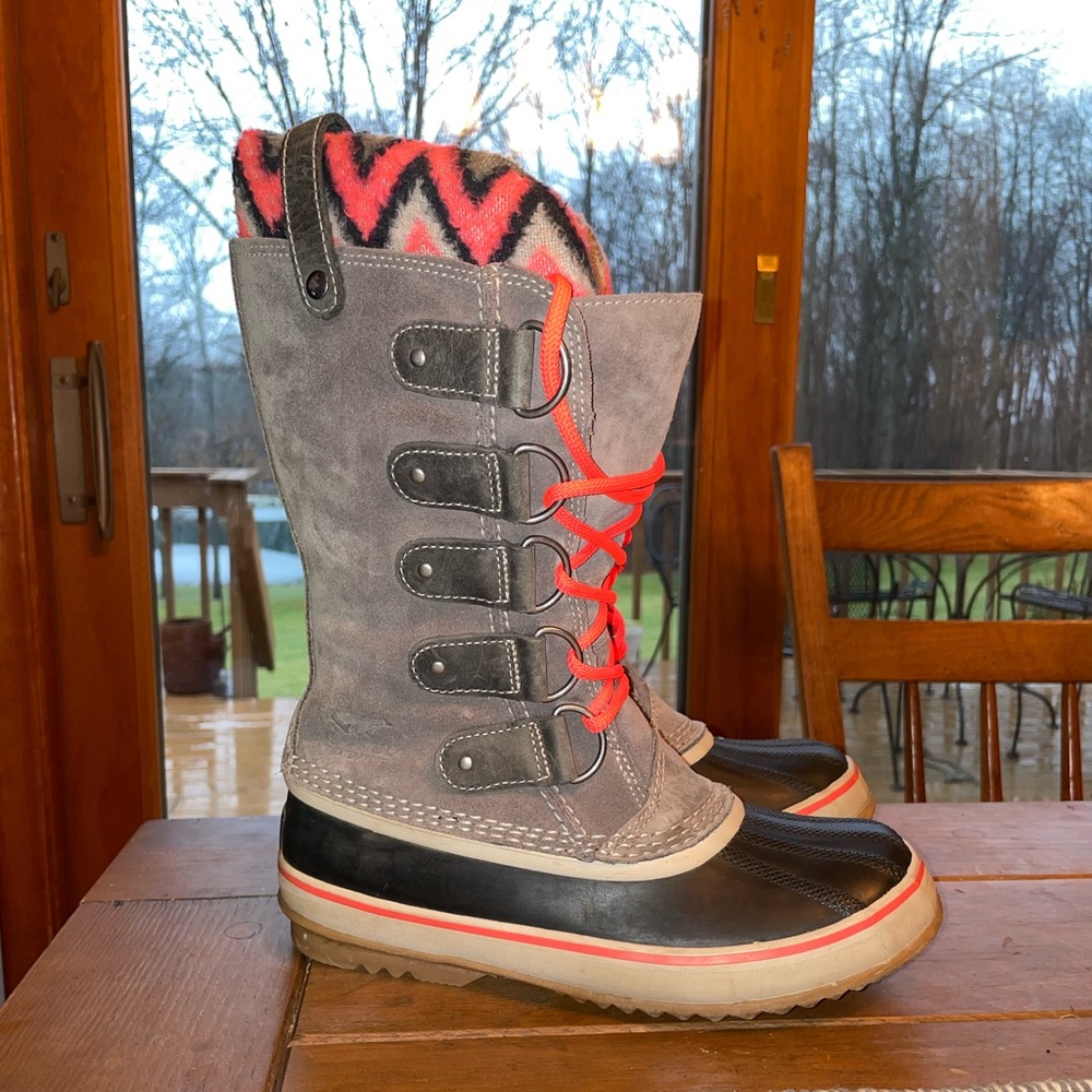 Sorel Joan of Arctic Pink Chevron Boots